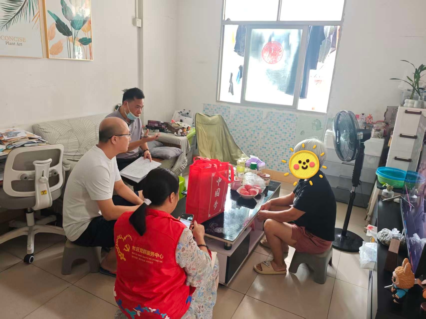 “常关爱 暖人心”西乡街道共乐社区联合社康开展精神康复者上门走访慰问活动