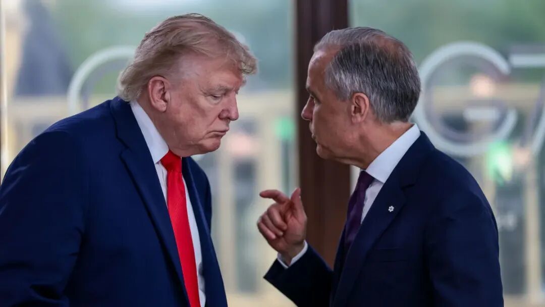 美国总统唐纳德·特朗普与加拿大总理马克·卡尼通话。