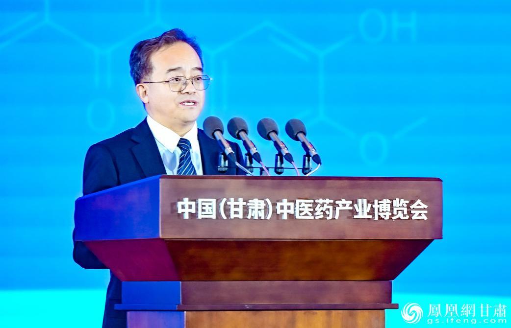 甘肃省中医药管理局局长刘伯荣介绍该省中医药产业发展情况