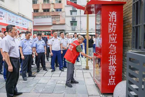 演示“一键报警”快速处置流程(图/受访单位提供)