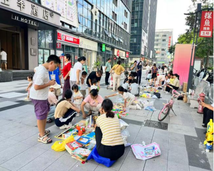 看！“小老板”上线！南昌社区 亲子跳蚤市场人气爆棚
