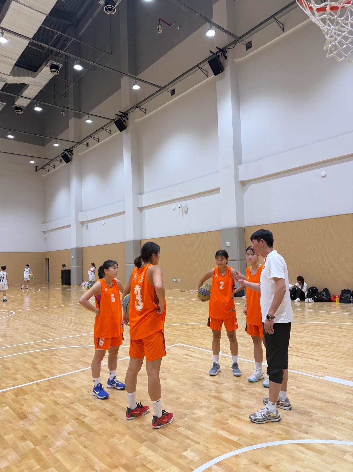 继拿下全市中学生篮球联赛总冠军之后,枣庄薛城北临城中学女篮山东省第26届运动会三人篮球决赛再创佳绩