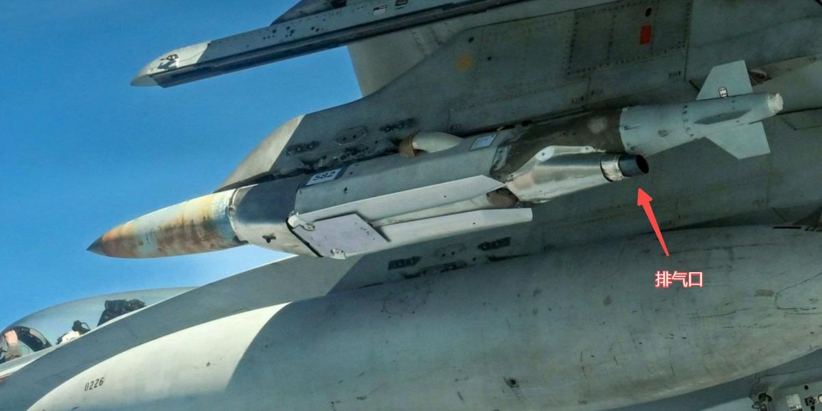 【JDAM-LR加了涡喷动力,射程550公里】
