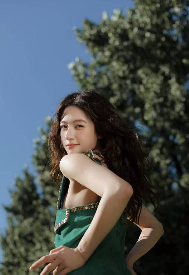 李兰迪明媚清爽。
