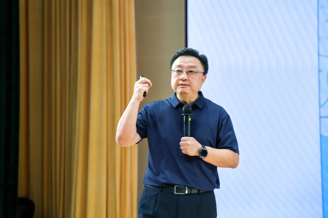 | 集团党委书记鲁江正式宣布:两所新成员校正式加入明德
