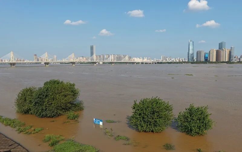 9月6日,航拍镜头中的赣江南昌段,洪峰过境