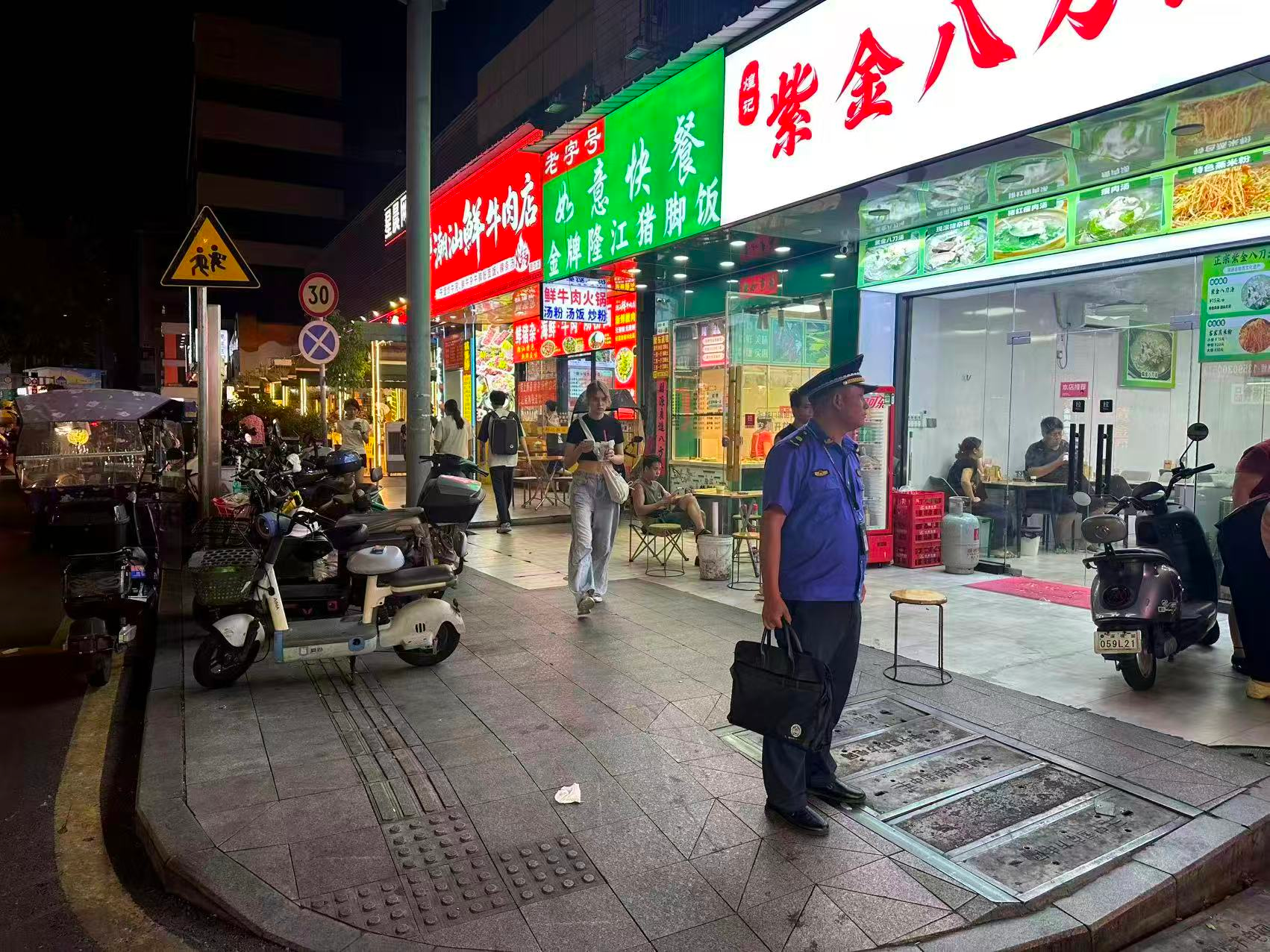 烟火气与通行秩序如何兼得？西乡这场整治给出答案