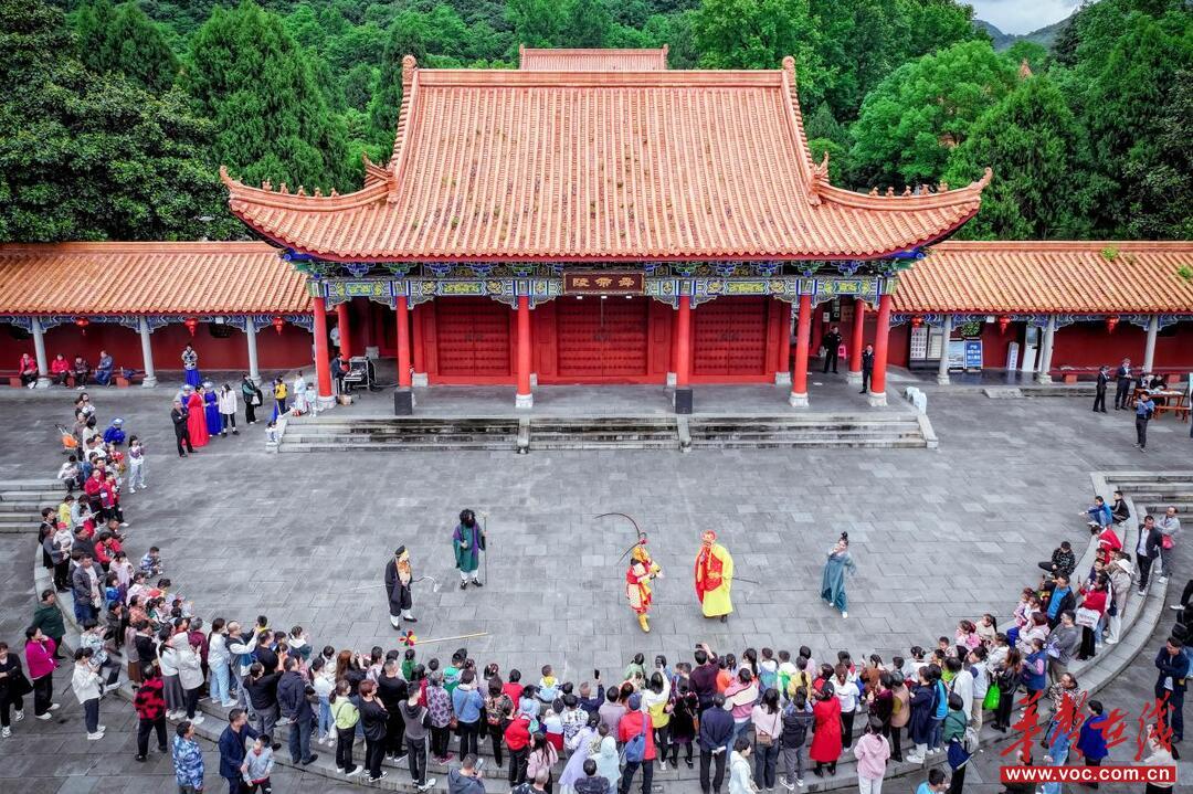 宁远九嶷山景区舜帝陵。李文摄