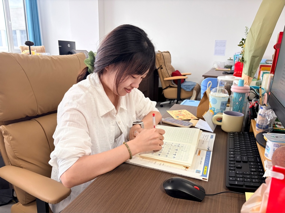 大力弘扬教育家精神,共建尊师重教风尚——青岛虎山路第二小学第42个教师节庆祝活动