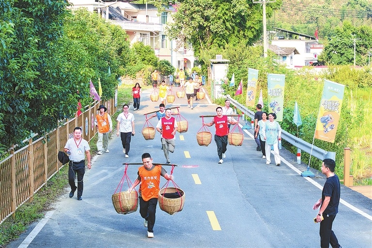 崇义县：趣味运动会（图）