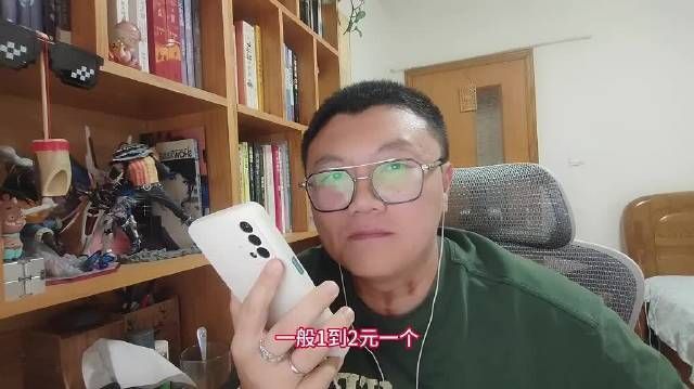 为了测试客服是不是AI,小哥连出难题,结果AI秒答心算还自曝“没有眉