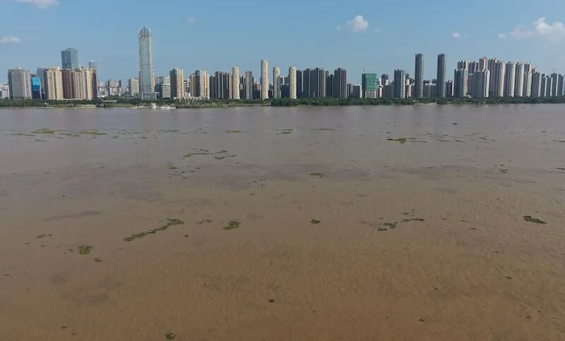 9月6日,航拍镜头中的赣江南昌段,洪峰过境