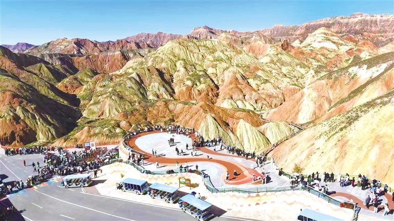 兰州文旅宣传车发车仪式在水墨丹霞景区举行