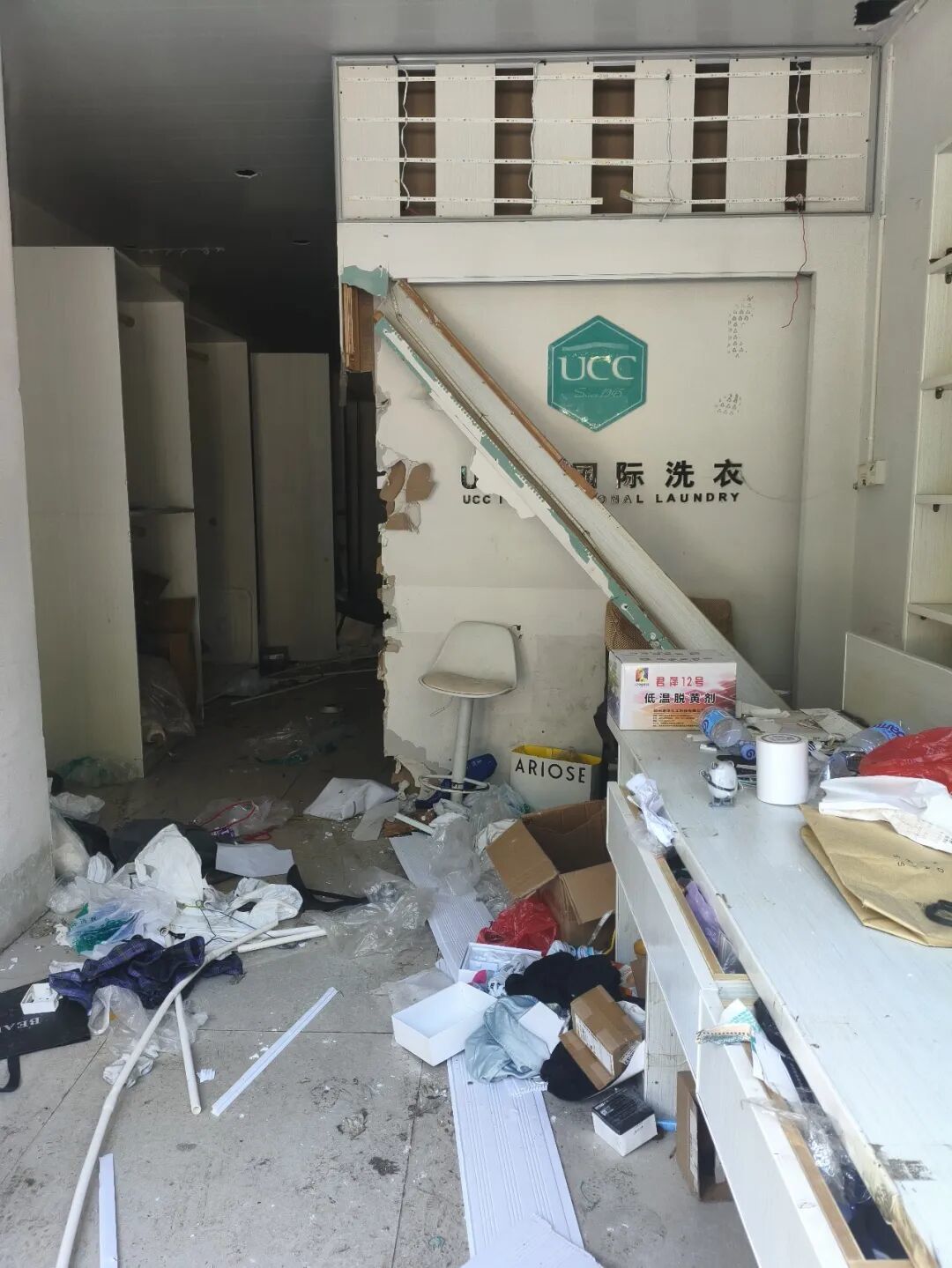 店铺内人去楼空