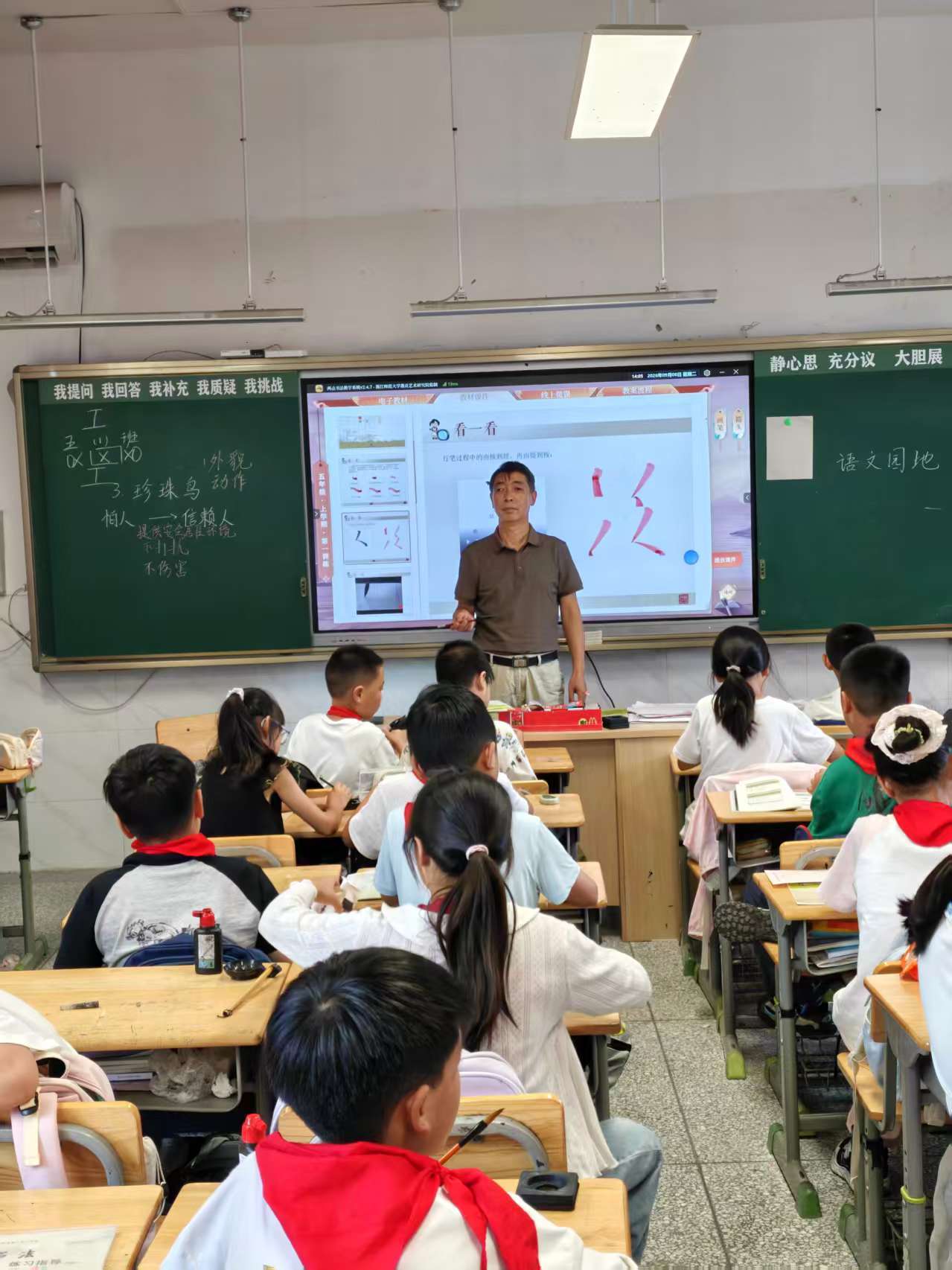 图注:何永胜老师讲课