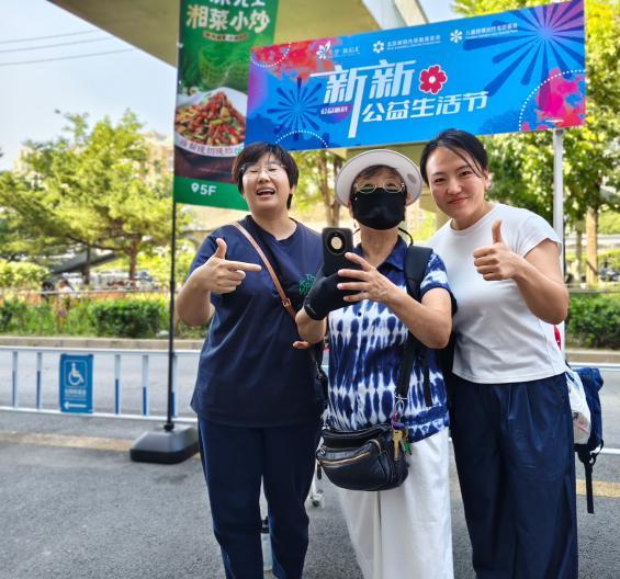 ▲市民现场参与捐赠