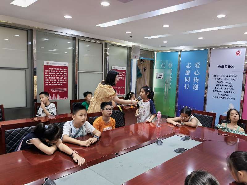 与情绪和解，为心灵减压——西乡街道盐田社区开展青少年情绪压力调节公益讲座