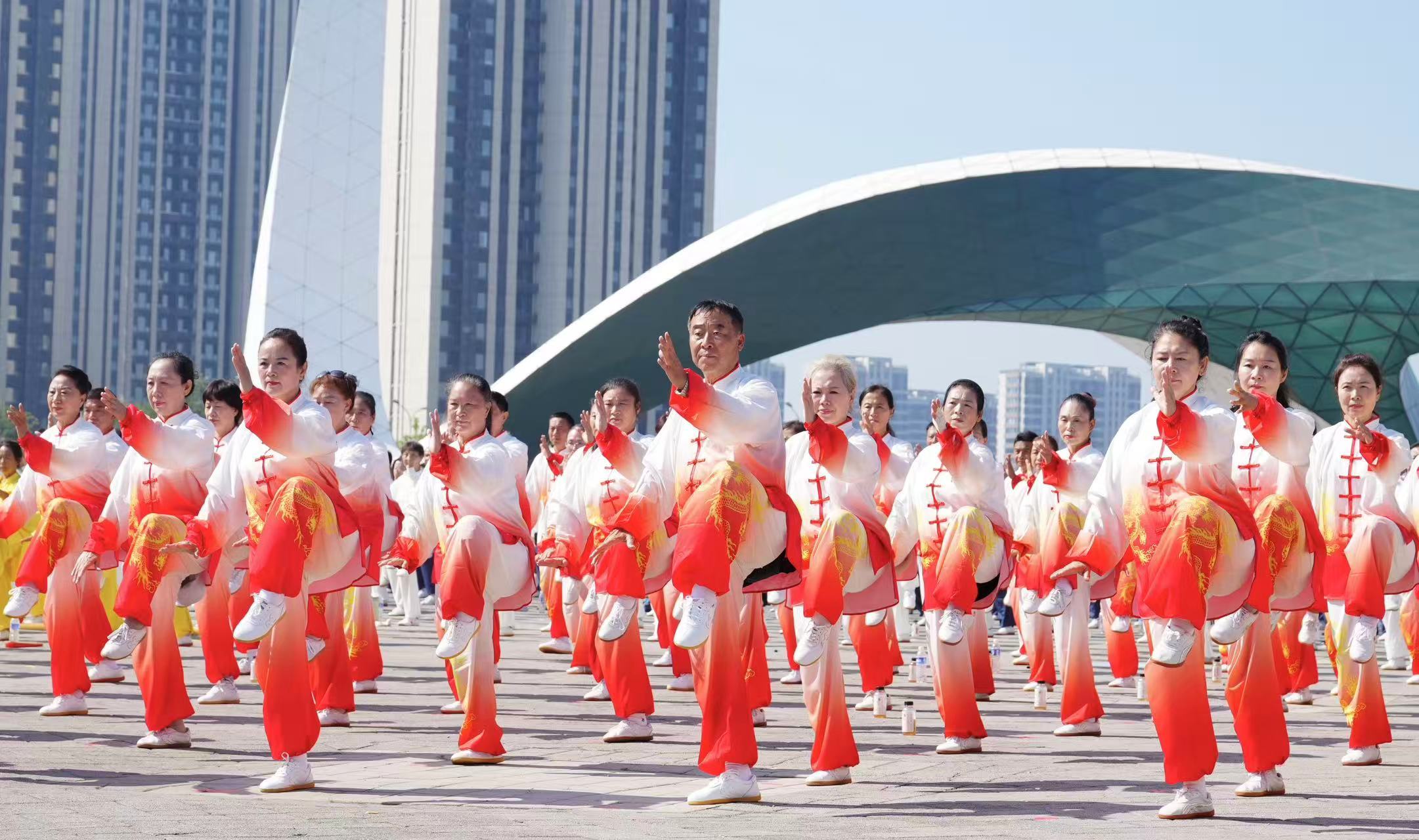 2026全民太极大会启幕 三千太极爱好者永定河畔共展“如意”画卷
