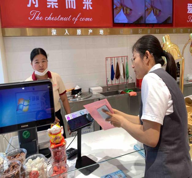 广发银行济宁分行积极开展防范非法金融中介宣传活动
