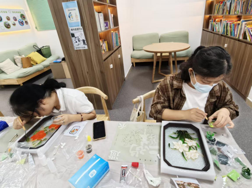 “艾香解压 彩绘舒心” 西乡街道福中福社区开展妇女手工减压系列活动