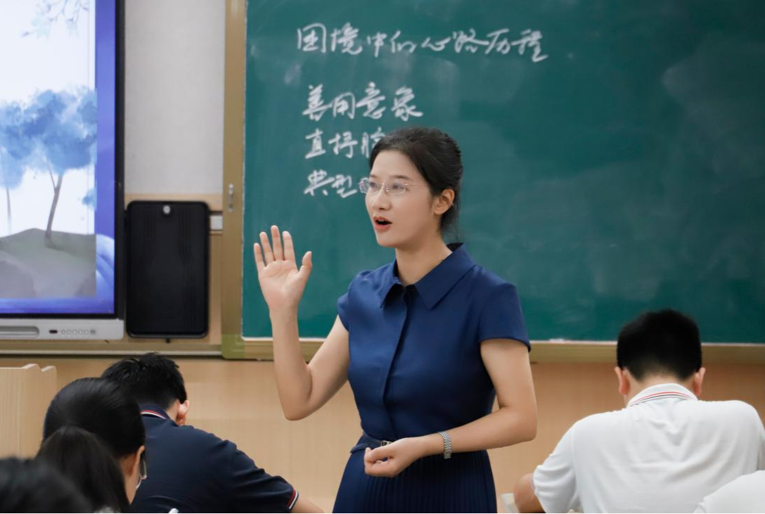 ▲ 两江八中副校长、语文教师崔敏