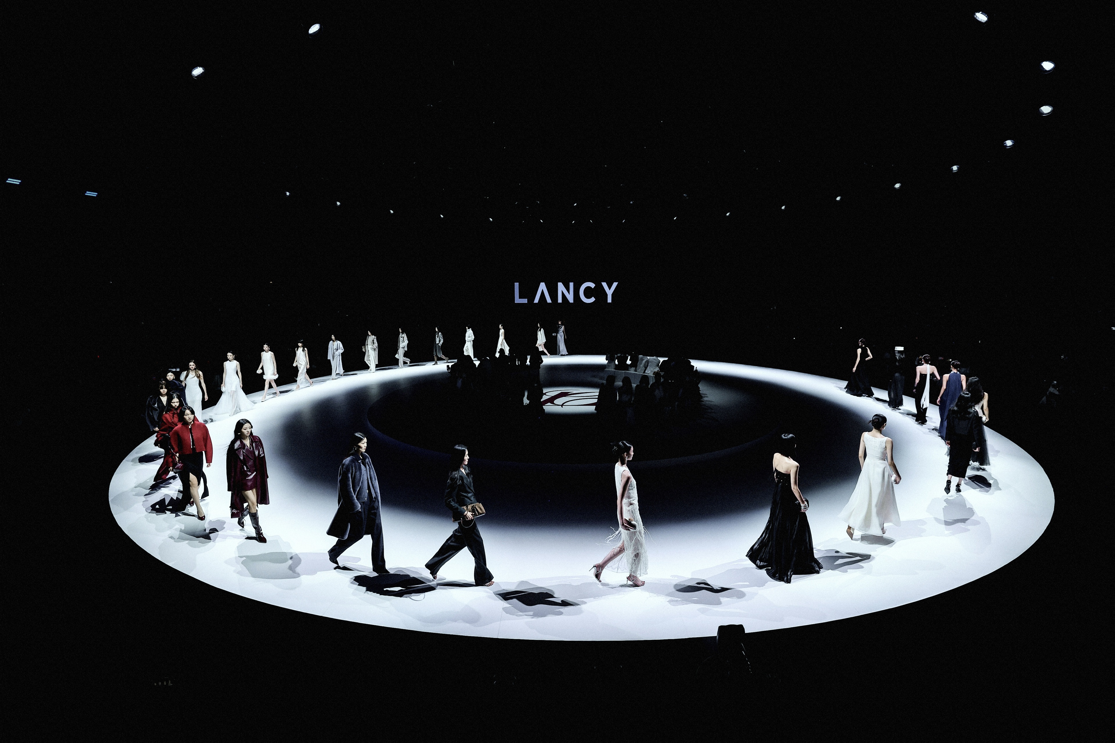 「她向無限·启元」朗姿LANCY二十六周年大秀北京启幕