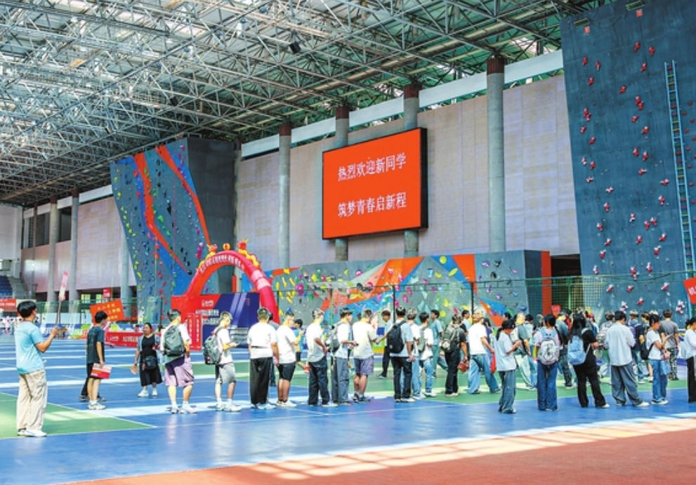 九江学院体育馆迎新现场（图）