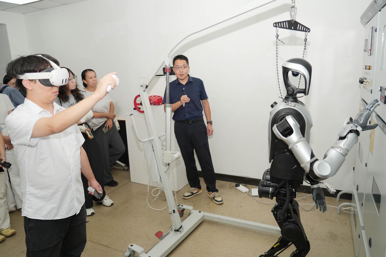 (赛飞特具身机器人操控)