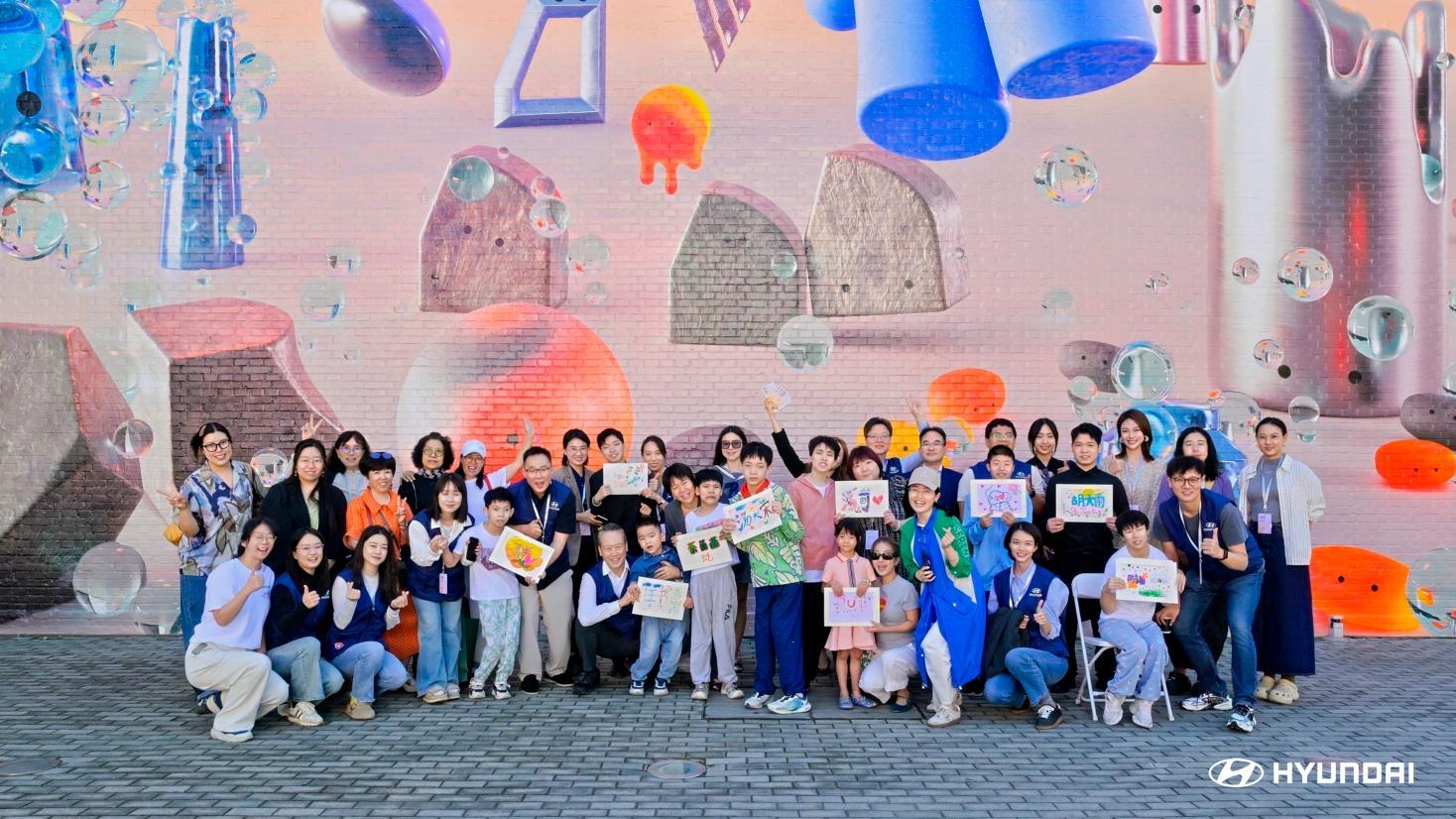 “时光的绽放——助力脑瘫儿童康复公益画展”正式启幕