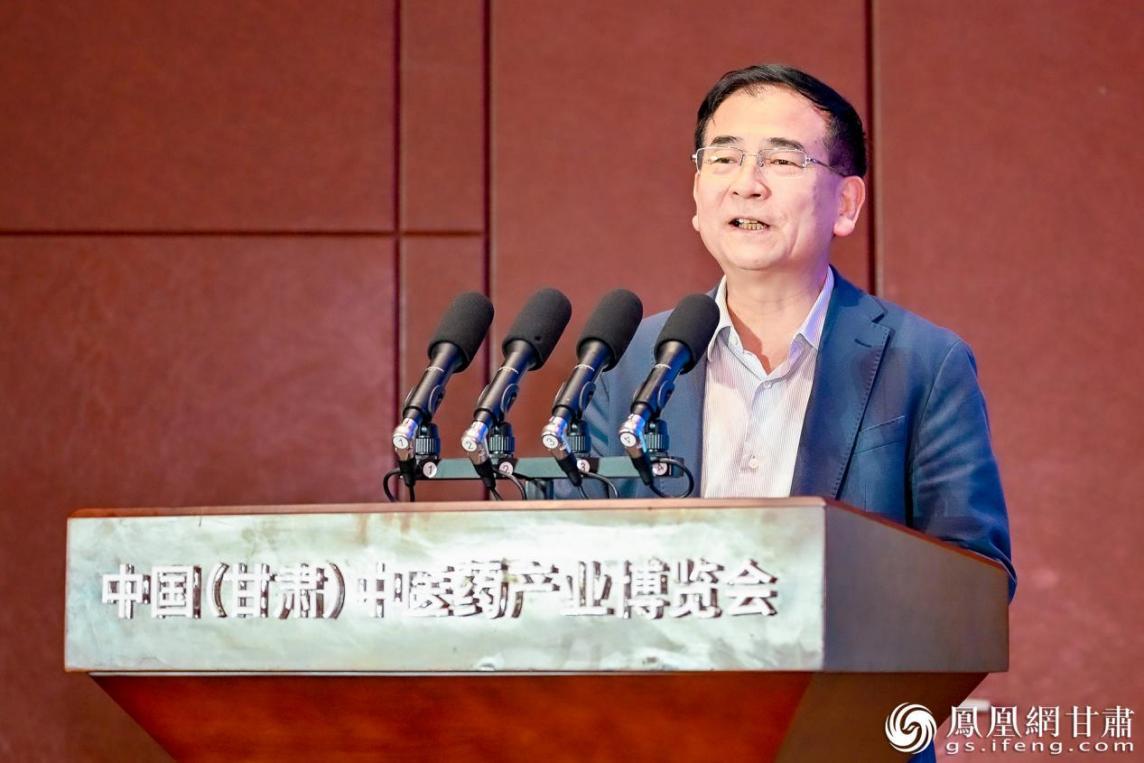 甘肃省工业和信息化厅副厅长黄宝荣说，要依托数字化发展电商直播和智慧康养新业态。