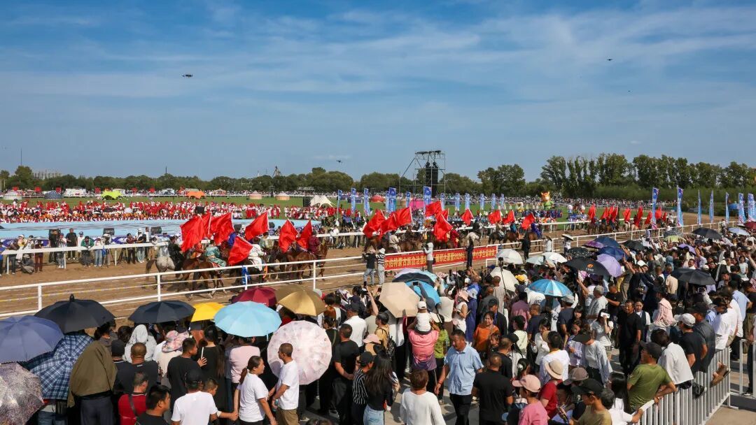 杜尔伯特蒙古族自治县第三十届那达慕大会暨2026年职工中小学生运动会隆重开幕