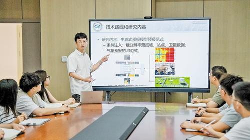 9月3日,雄安气象人工智能创新研究院会议室内,该研究院团队成员正在研究讨论最新一代气象人工智能模型。本报记者 李畅摄