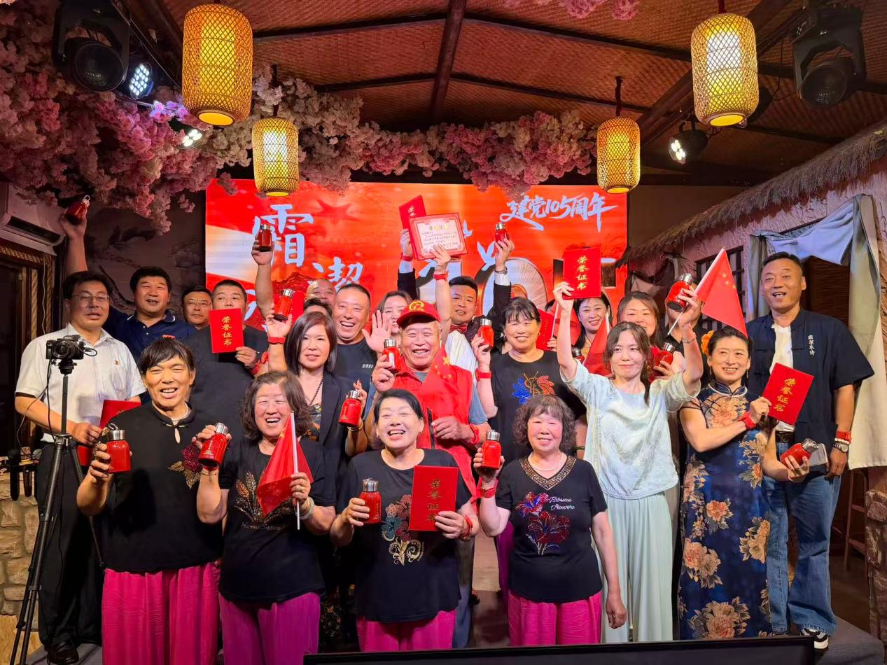 青岛乡里乡亲|村字号活动:茶韵乡音满梁祝 “村戏”舞台绽芳华