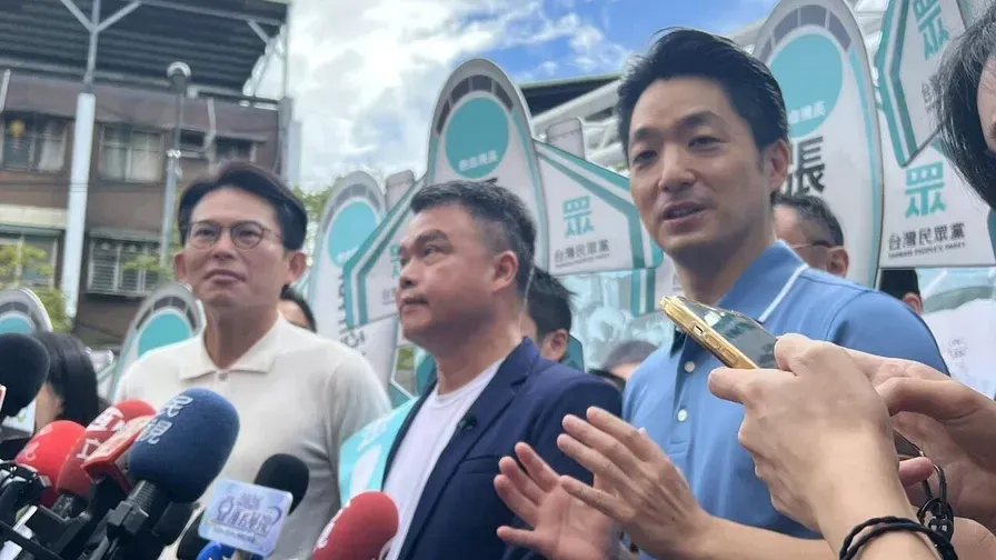 蒋万安黄国昌出席台北市蓝白合首次造势会