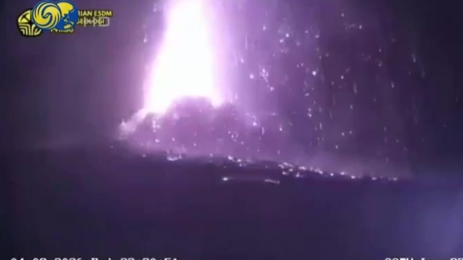 印尼多座机场因火山喷发持续关闭
