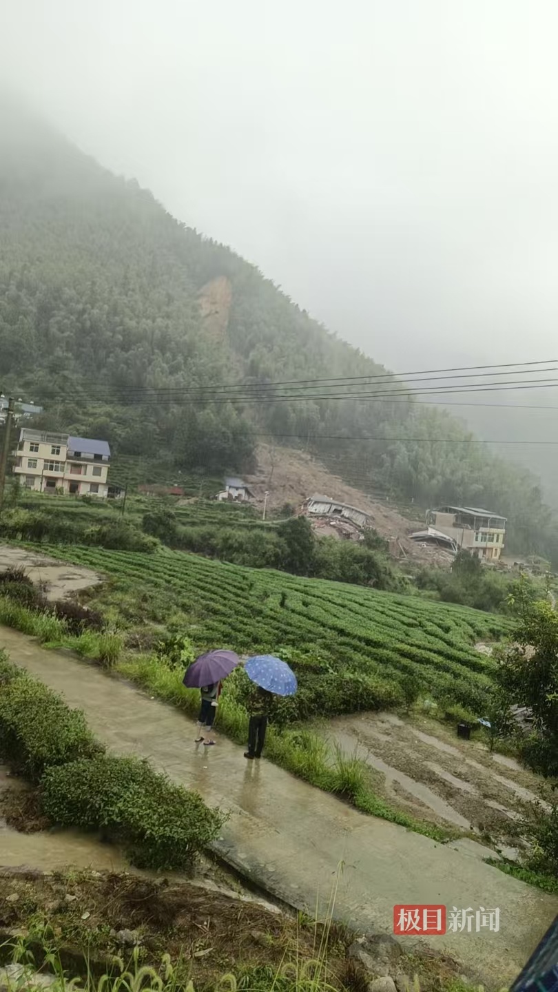 围溪村塌方现场(受访者家属供图)