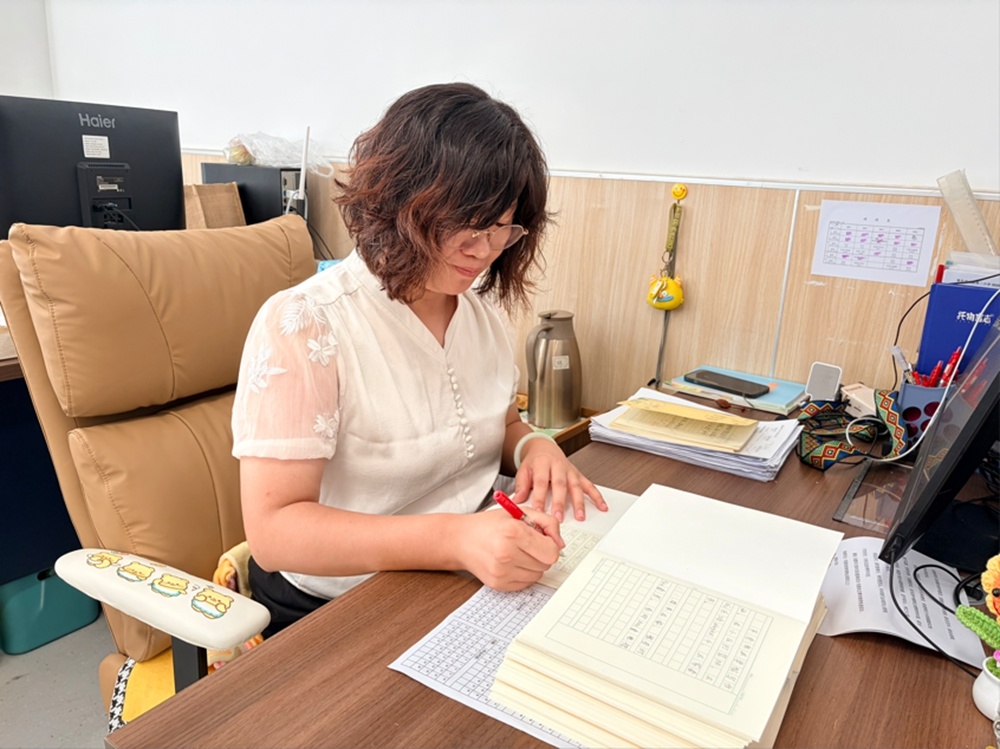 大力弘扬教育家精神,共建尊师重教风尚——青岛虎山路第二小学第42个教师节庆祝活动