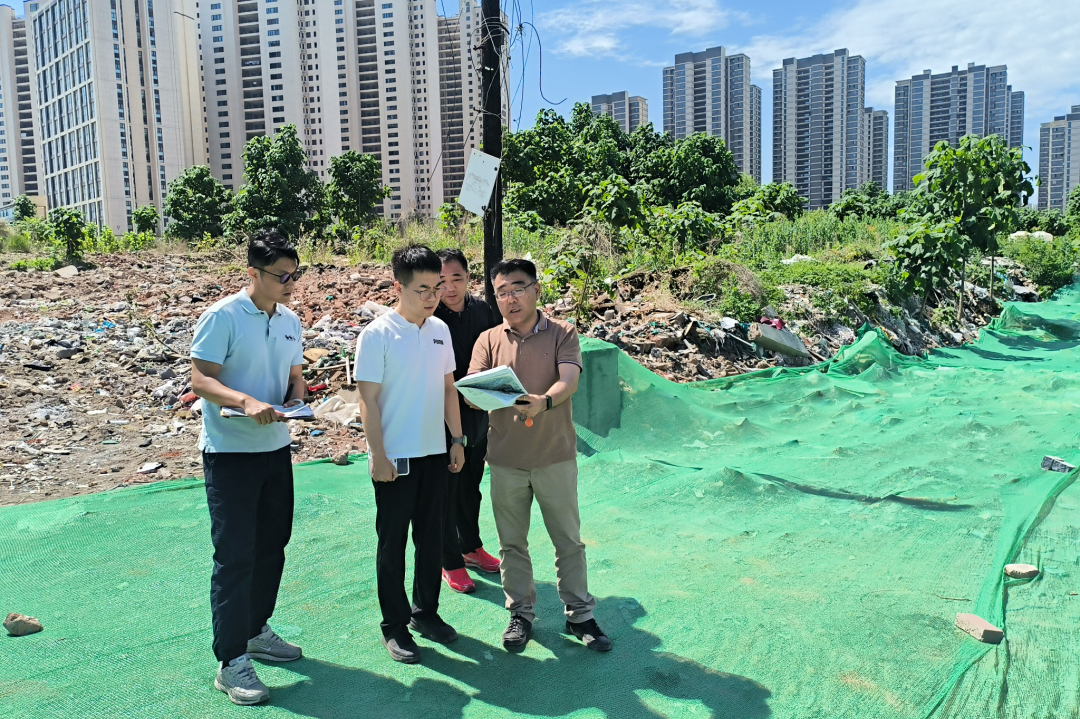 “青易登&middot;融合”登记工作室实地查看河西村改造项目房屋拆除情况