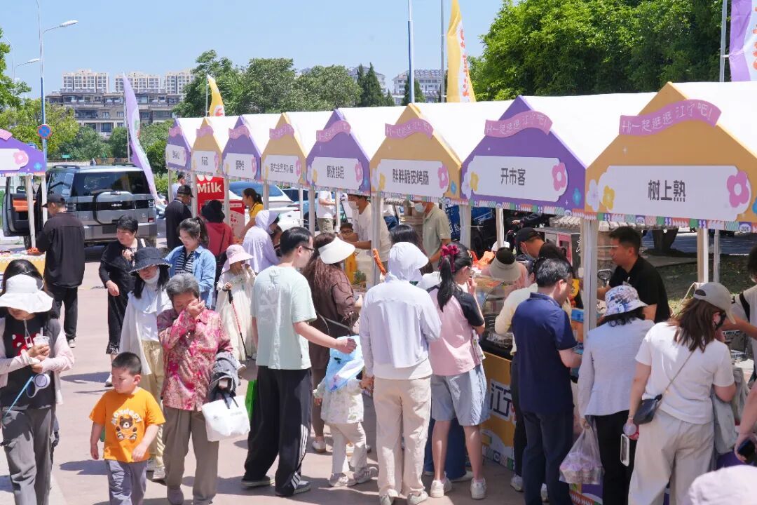 集市吸引市民游客