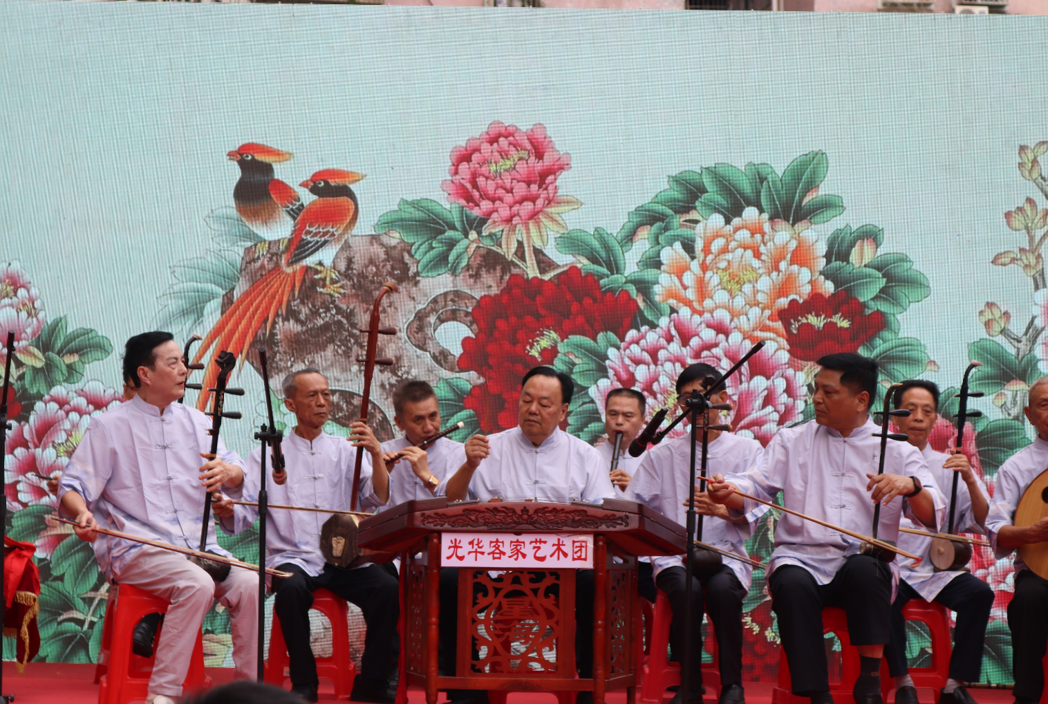 光华社区举办“悦享光华·艺邻相伴”文化艺术节暨民乐团成立10周年庆典