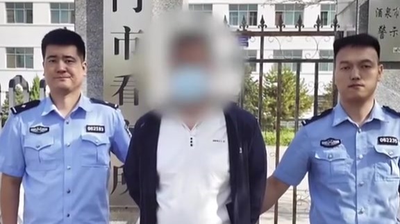 现实版插翅难逃上演　电诈取现车手提“银手镯”