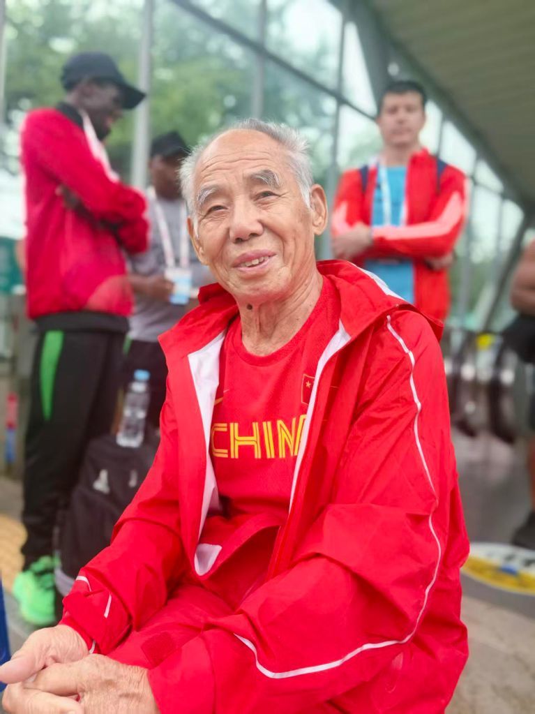 吕明璞在世界大师田径锦标赛的赛场上