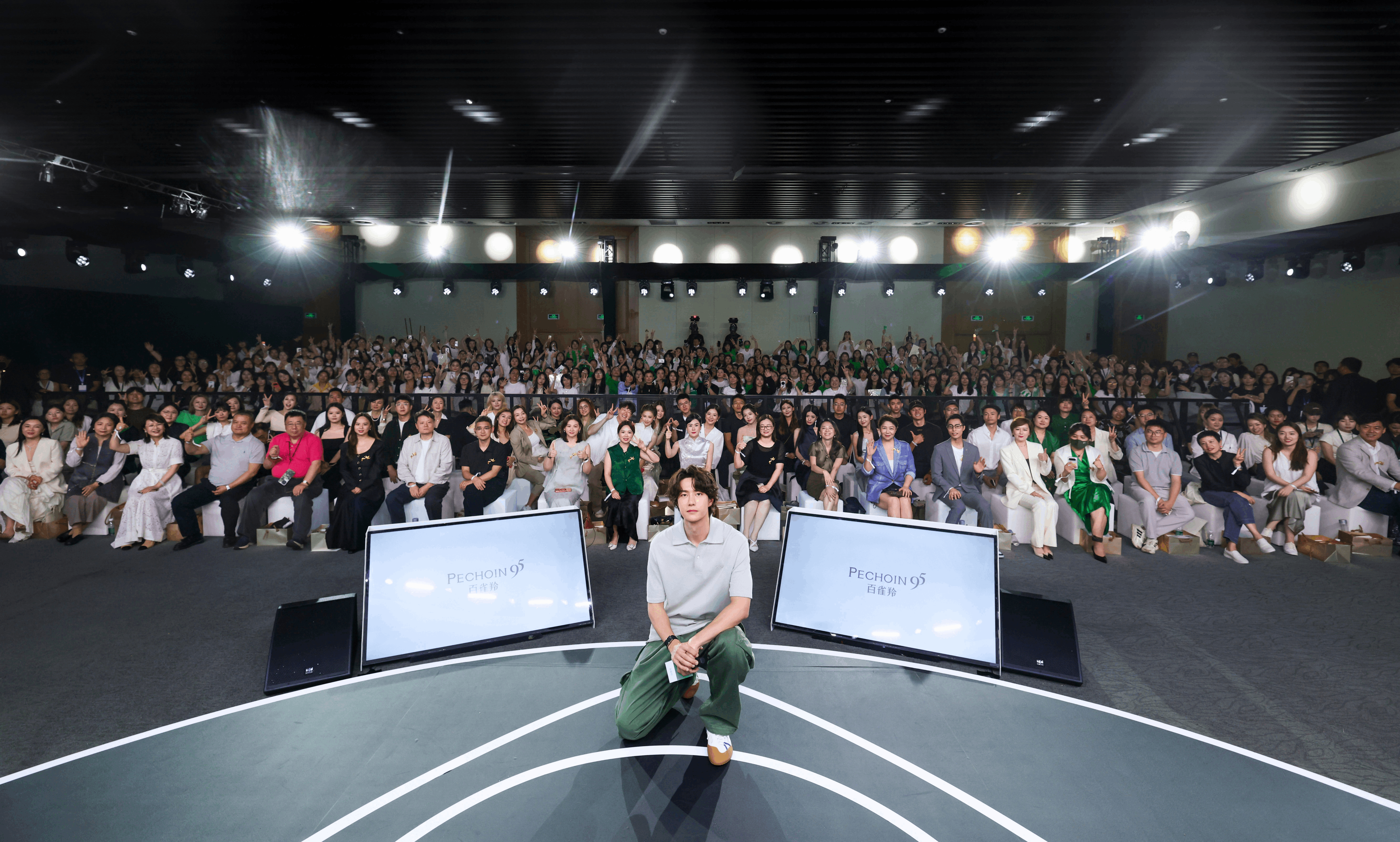 王一博亮相品牌95周年盛典，自带东方美学名场面