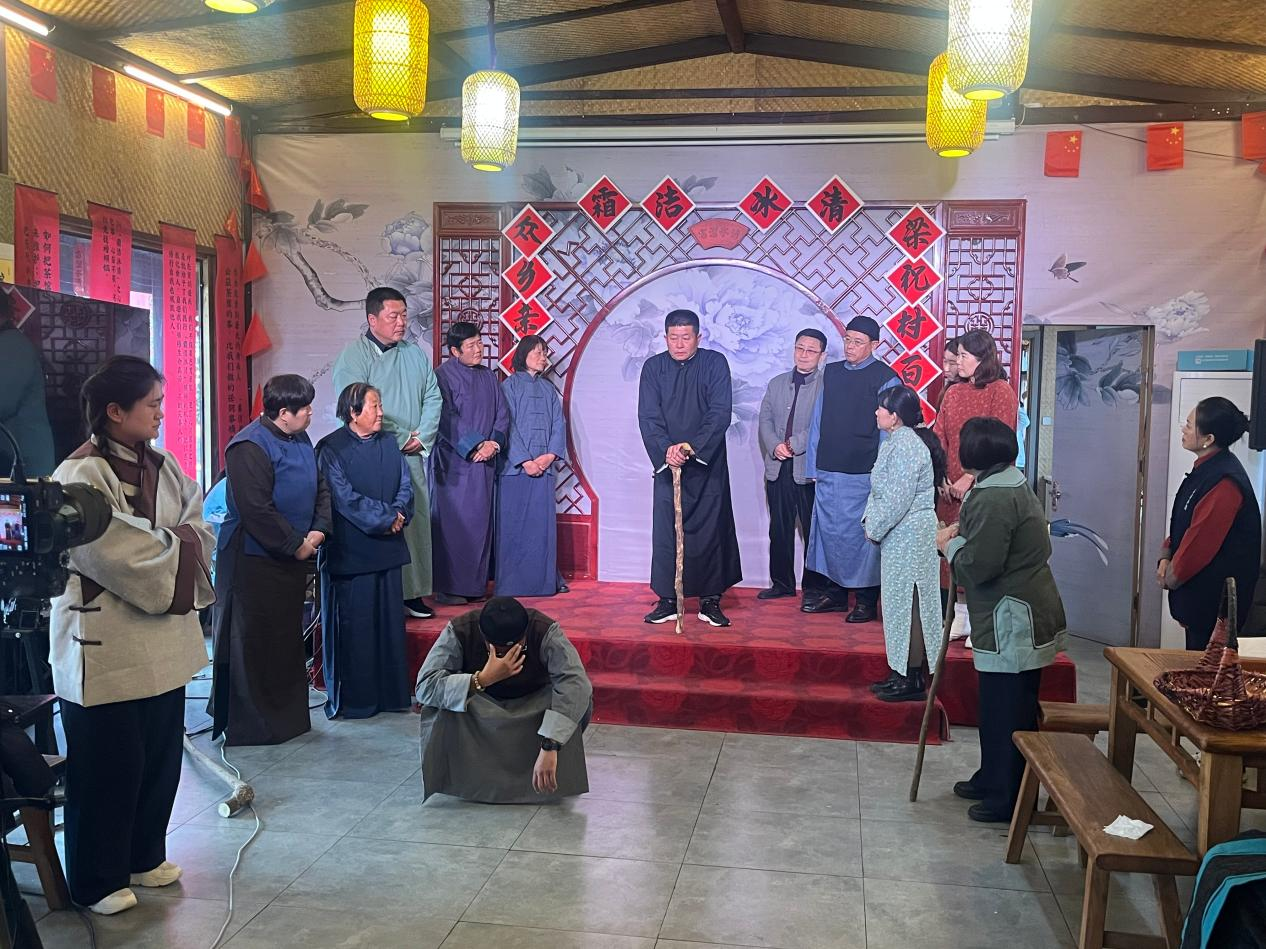青岛乡里乡亲|村字号活动:茶韵乡音满梁祝 “村戏”舞台绽芳华