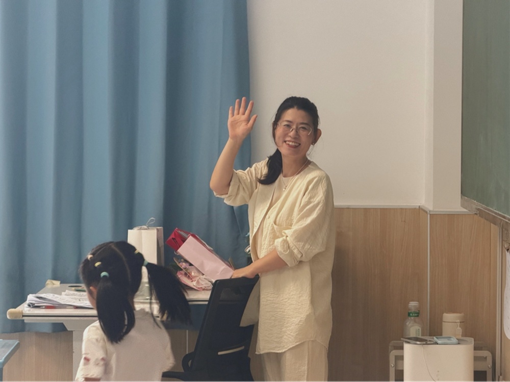大力弘扬教育家精神,共建尊师重教风尚——青岛虎山路第二小学第42个教师节庆祝活动