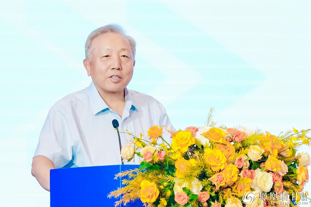 中国人民大学国家金融研究院院长吴晓求围绕“‘十五五’时期中国金融与资本市场”发表主旨演讲 华龙证券供图