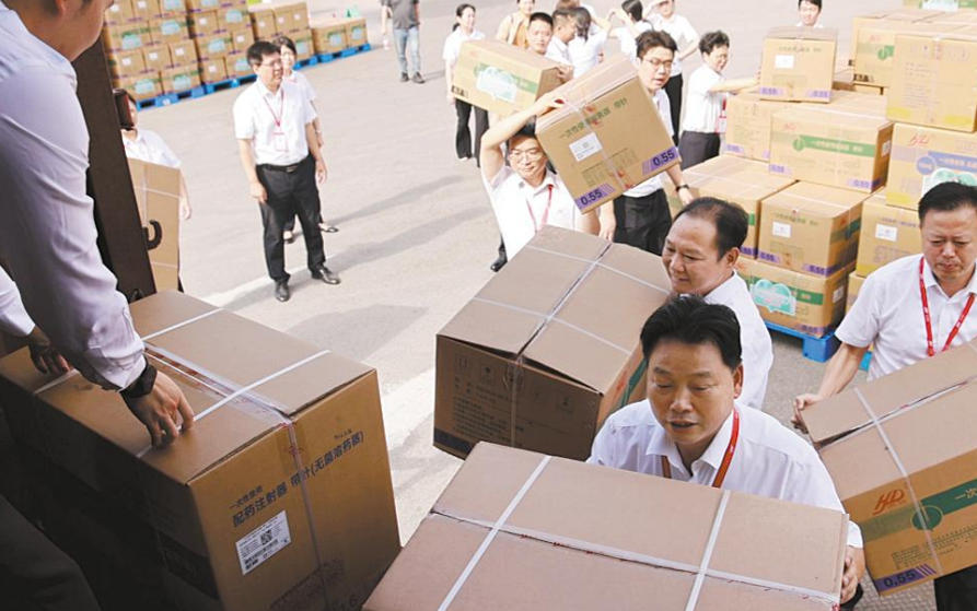 进贤县:26万元医疗物资紧急驰援遂川(图)