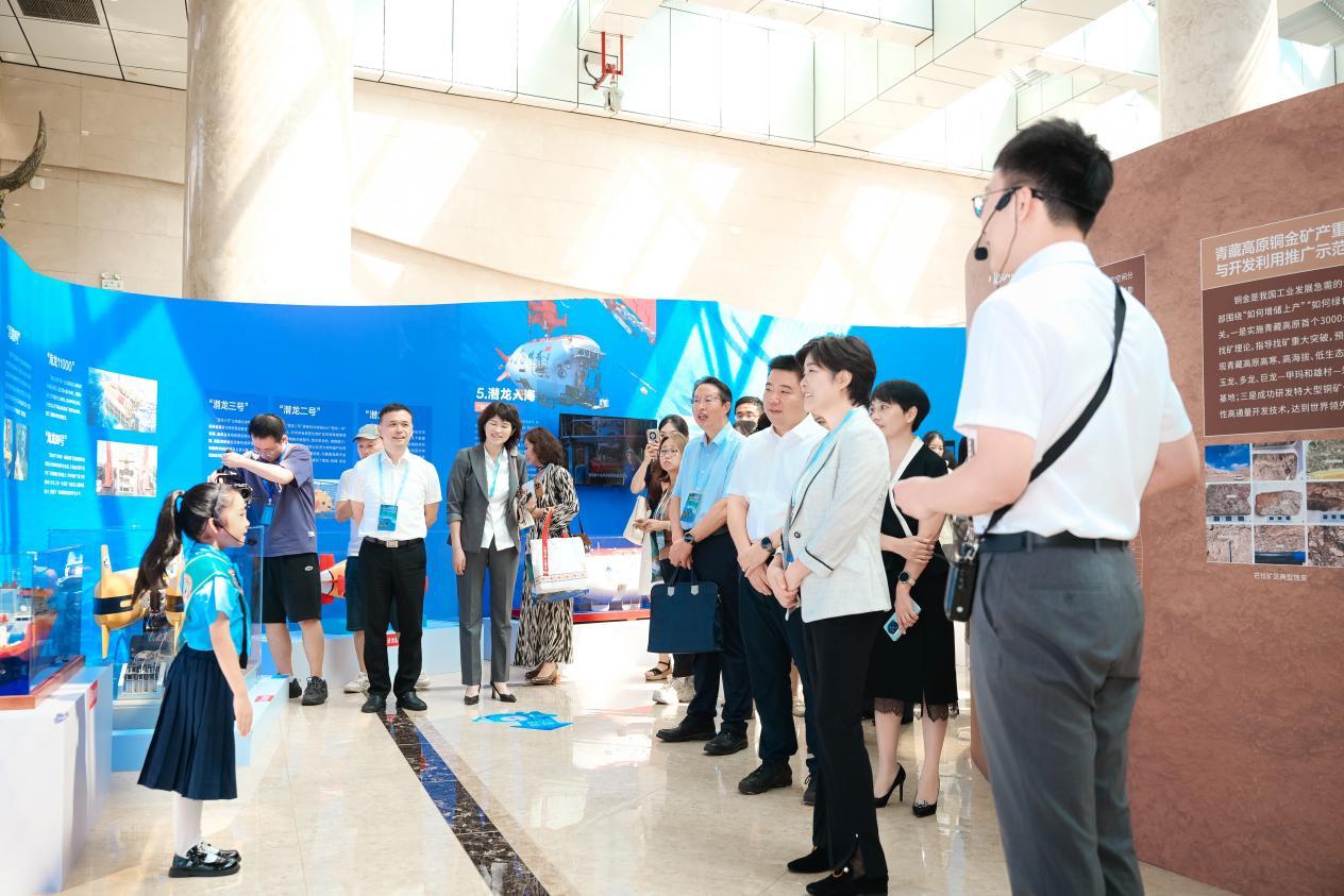 沉浸式科普剧让展厅“活”起来——“从山顶到海洋”自然资源科技成果科普巡展登陆湖南(图2)