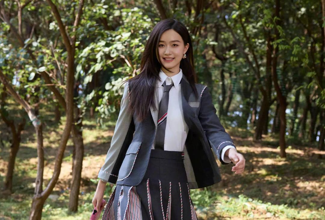 001sNh8hly1ifyuji6pkcj647s5md7wn02.jpg