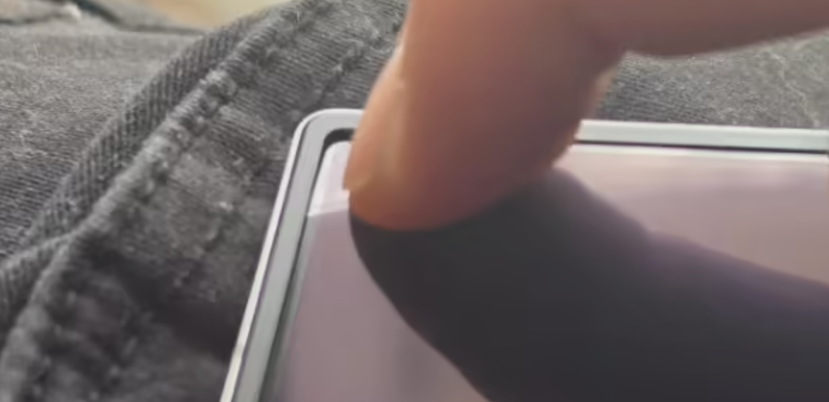 三星回应Galaxy Z Fold8内屏边角偏软争议,称是设计特性